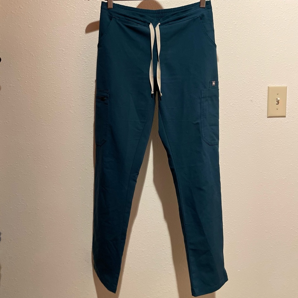 Women’s FIGS XS Caribbean Blue Scrub bottoms. Gently worn. Working zipper pocket